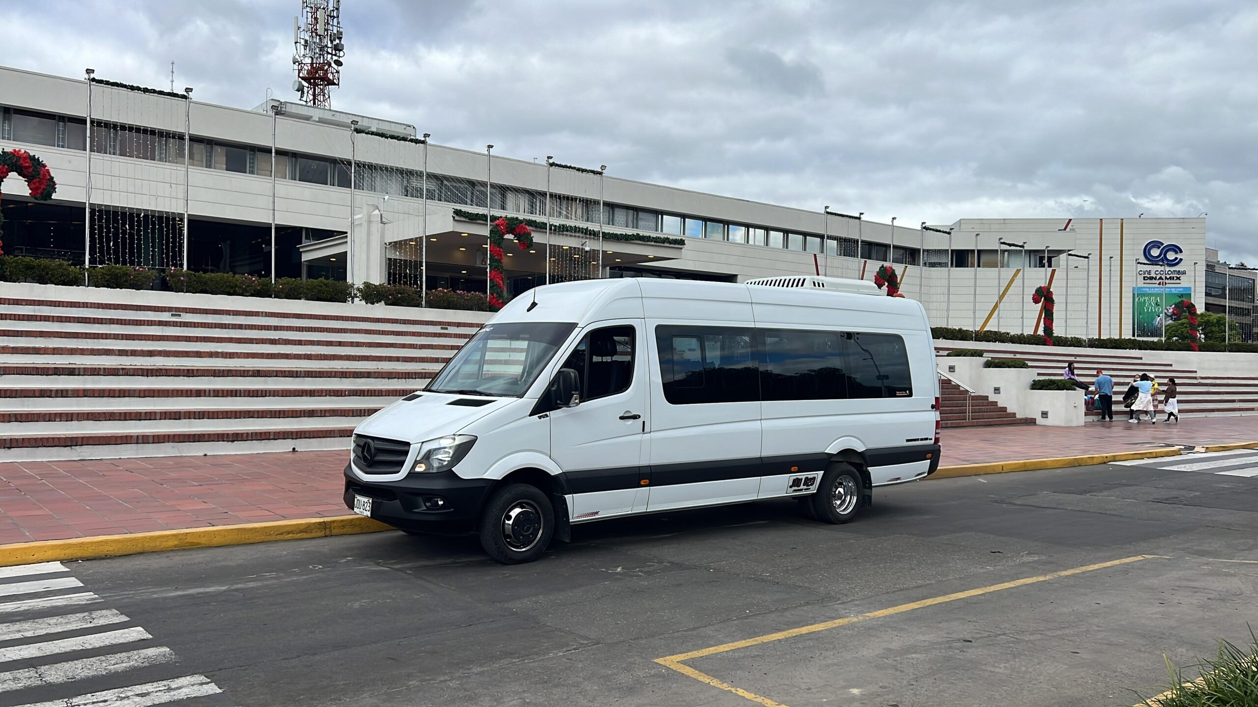 Van con conductor para viaje de Bogotá a Funza